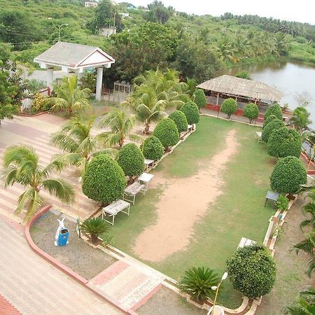 Hotel Krishna Park Resort Diu Bagian luar foto